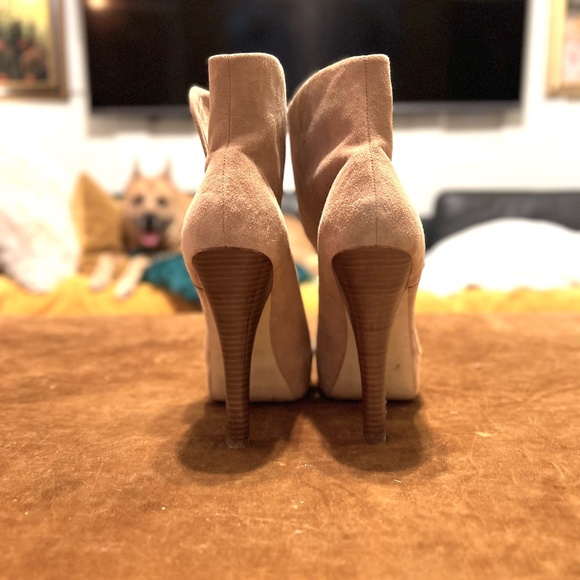NEW! BEBE Camel/Tan Suede Leather High Heeled Platform Booties - Picture 3 of 4